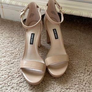 NINE WEST DEMPSEY PLATFORM SANDAL
BRAND NEW without box
